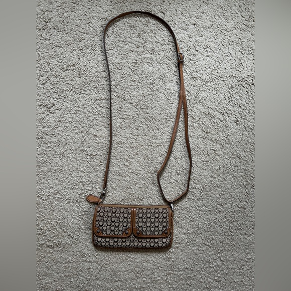 BRIGHTON convertible wristlet Wallet Card Organizer Canvas Heart Print Straps - Picture 1 of 15